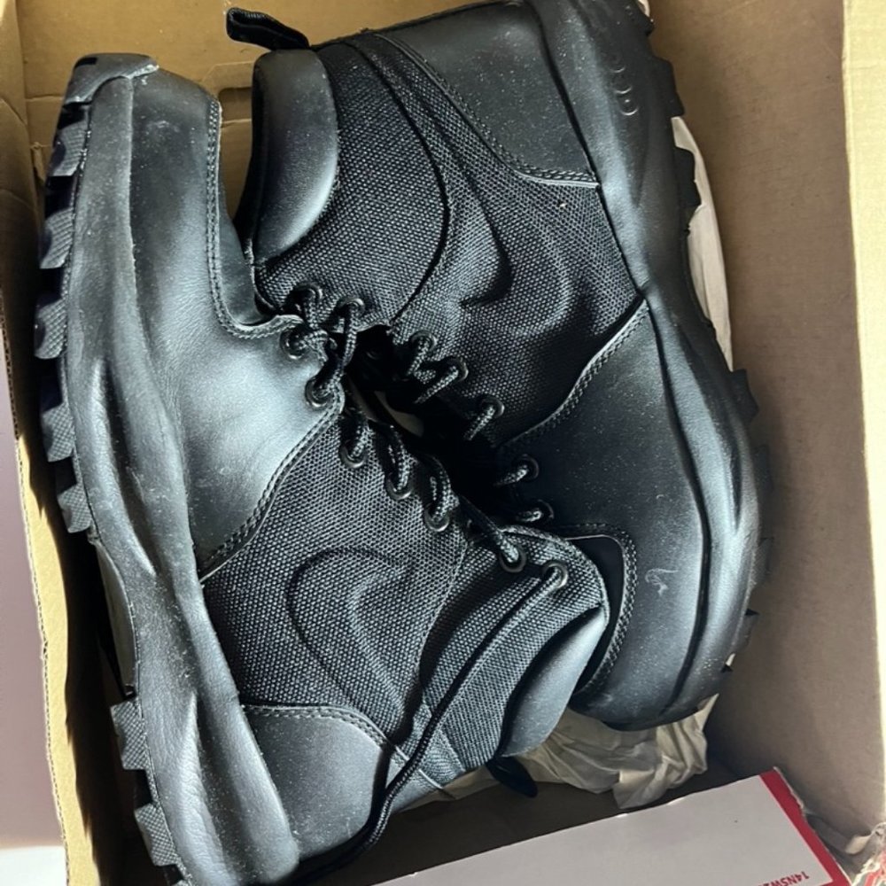 Nike Manoa Mens Shoe - Size 8